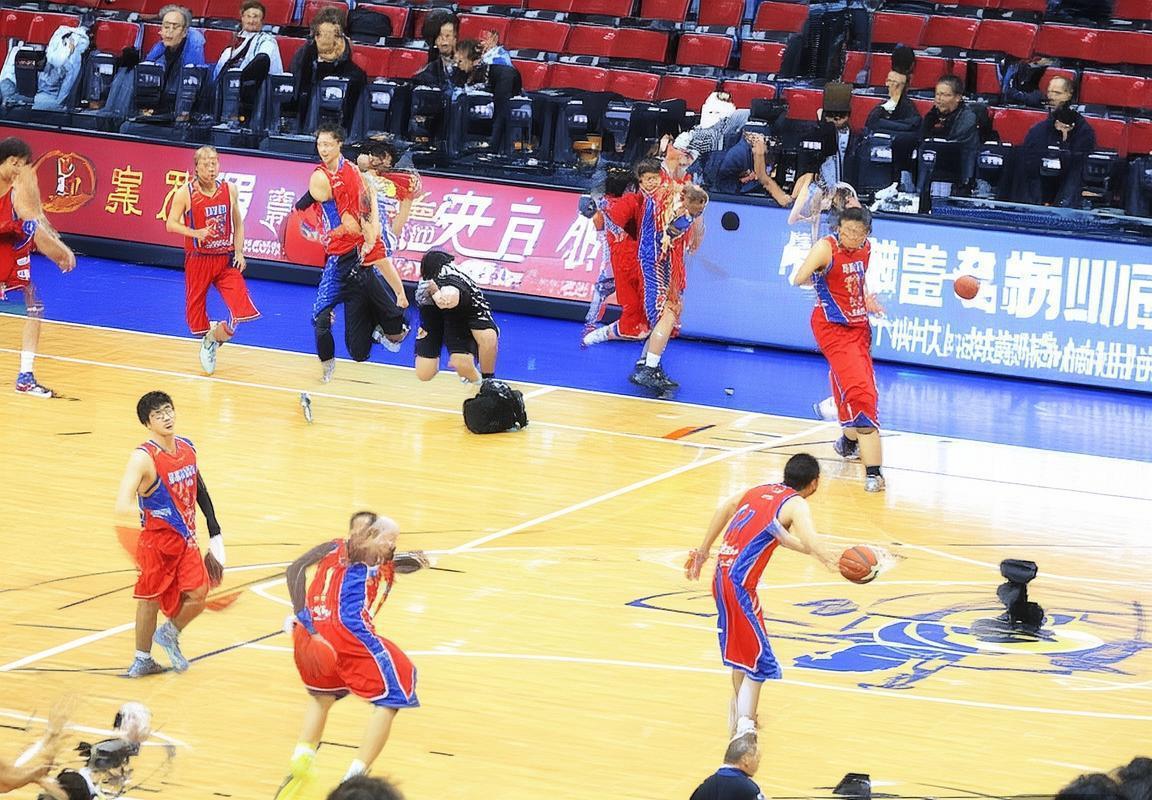 2015鲁晋篮球巅峰对决：战术对决与球星风采回顾